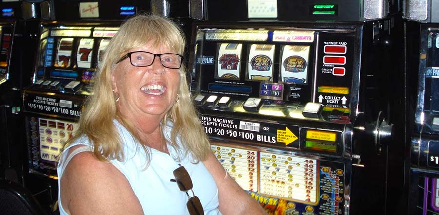 $4000 Jackpot Winner playing Red Hot Sevens Slots